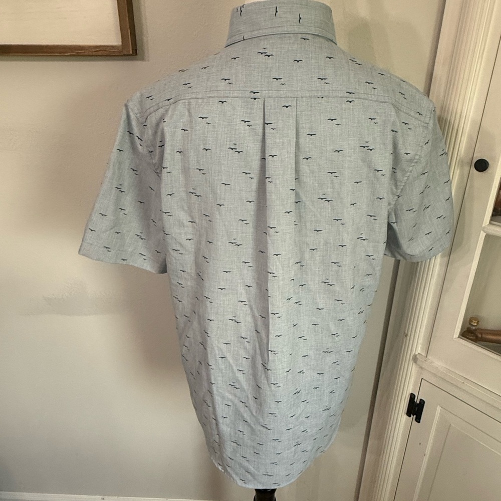 Southern Tide Button Down Cooling, Performance Look - Picture 3 of 6